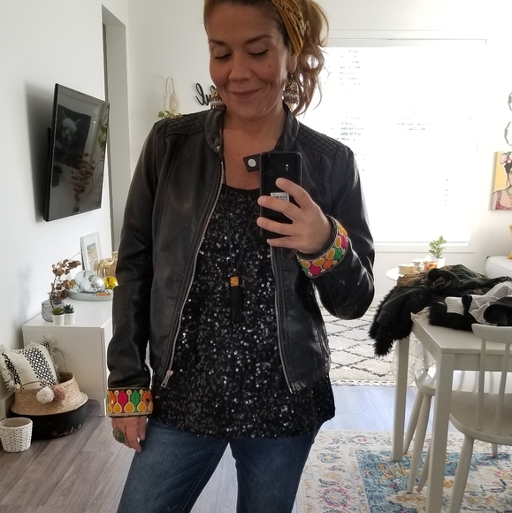 Black sequin tank top. Sleevless. - Picture 2 of 4